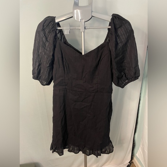 Melrose & Market black Puff Sleeve Mini Dress size Large - Picture 1 of 8